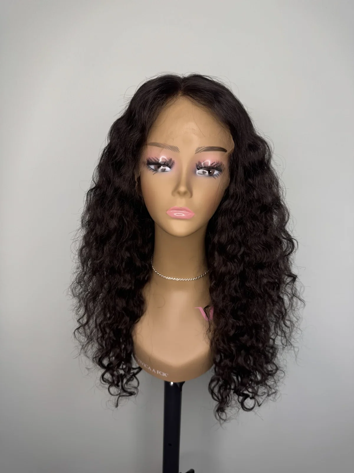 Brazilian Curly HD Lace Wig (18”) – Natural | Left Part, Bleached Knots - Image 3